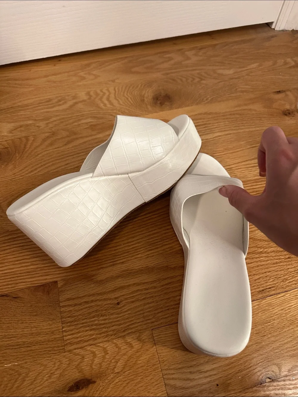 White Croc-Embossed Wedge Slide Sandals - Women